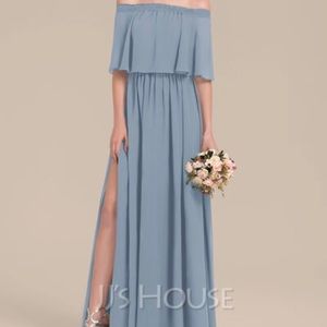 Size 0 bridesmaids dress. NEVER WORN.